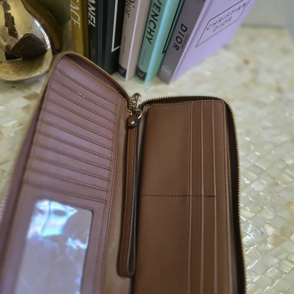 EUC Michael Kors Brown Leather Zip Wallet - Picture 4 of 4